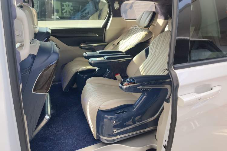 Used Buick GL8 2021 ES Landtrek 653T Comfort Edition