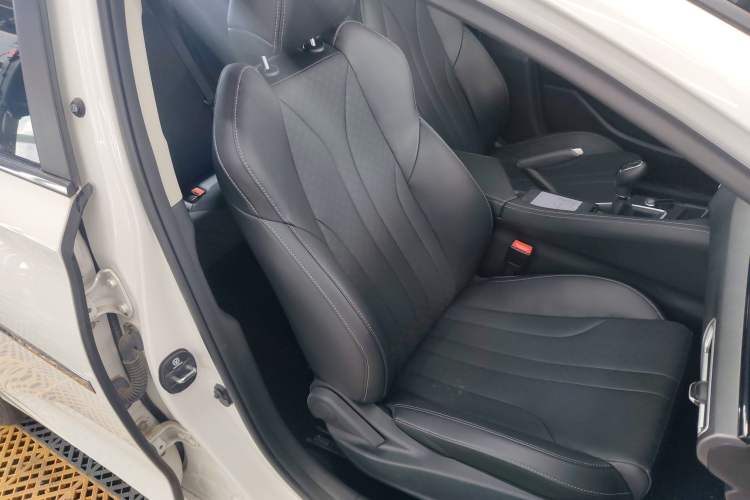 Used CHANGAN Eado 2021 PLUS 1.6L GDI Manual Luxury Model
