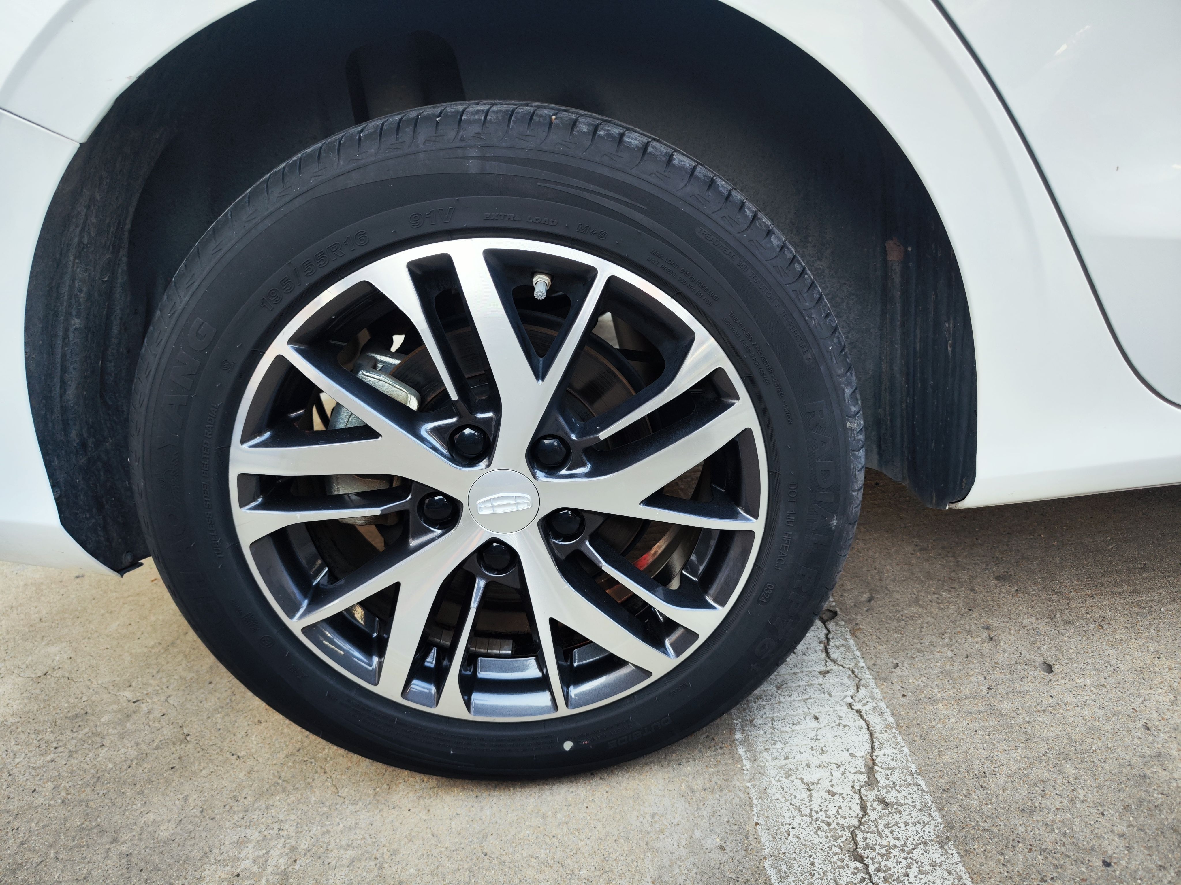 Geely Auto Emgrand 2023 4th Generation Champion Edition 1.5L CVT Luxury Model — снимка 11