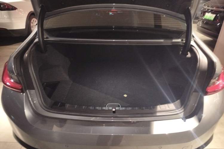 Used BMW i3 2023 eDrive 40 L Midnight Sports Package Trunk