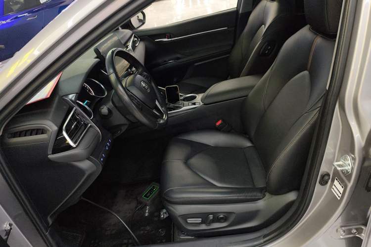 Used Toyota Camry 2023 2.0G Luxury Edition
