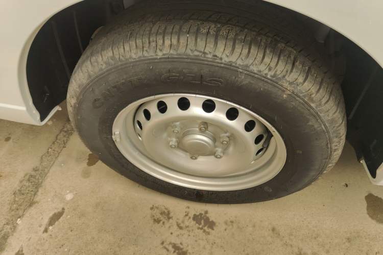 Used Wuling Yangguang 2025 Model 400km Bus Edition—Comfort Edition
