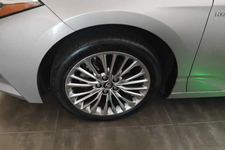 Used Toyota Avalon 2019 Dual-Engine 2.5L XLE Prestige Version China VI Standard
