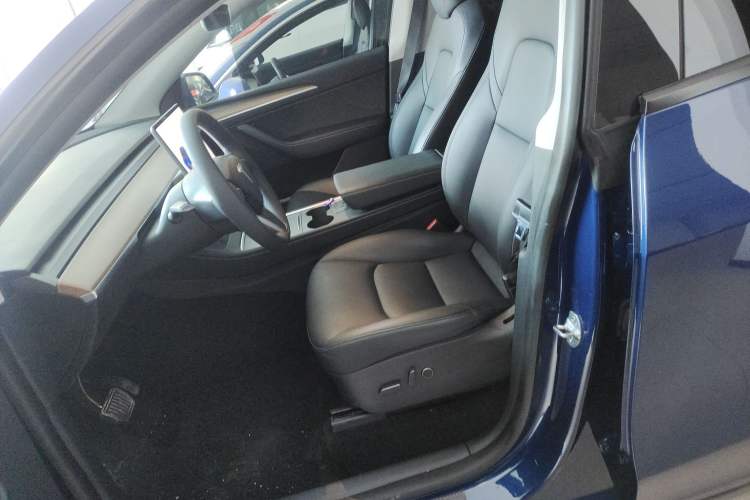 Used Tesla Model Y 2021 Long-Range All-Wheel-Drive Version 3D7
