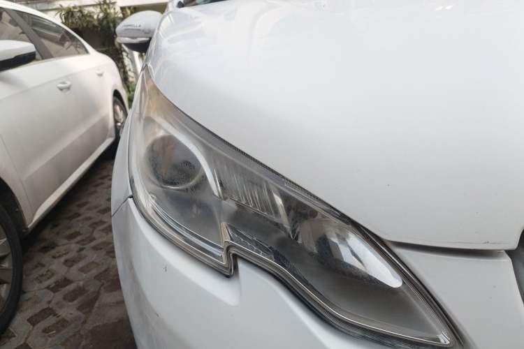 Used Peugeot 2008 2014 1.6L Manual Fashion Edition