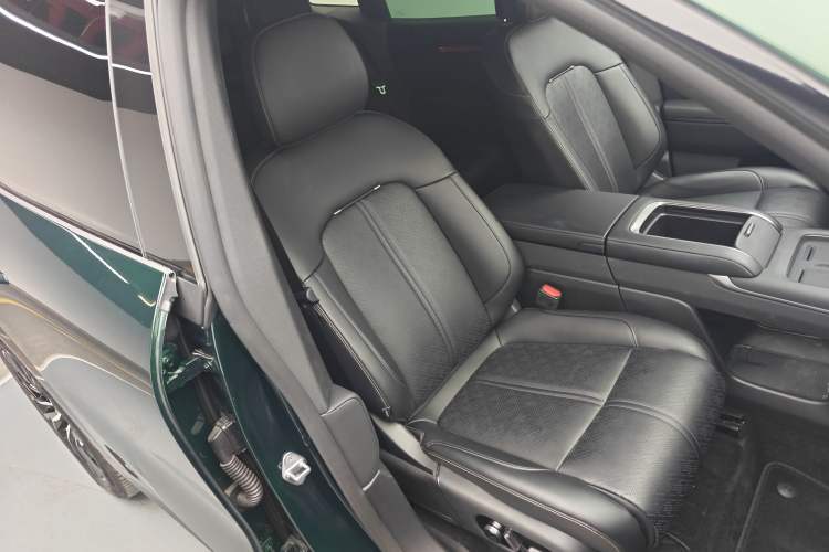 Used Zeekr 7X 2025 100 kWh Long-Range Rear-Wheel Drive with Intelligent Driving Features