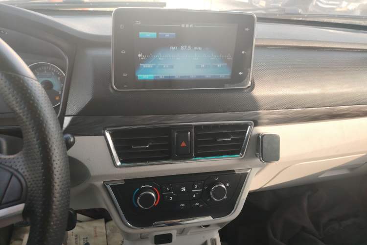 Used Jinbei New Hiace S 2023 1.5L Wealth Edition Van 2/5-Seater Non-Air-Conditioned Version SWC15M