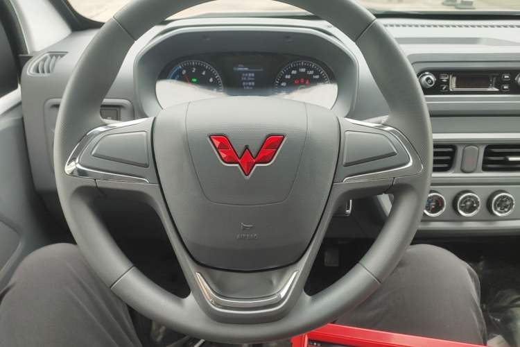 Used Wuling Yangguang 2025 Model 400km Bus Edition—Comfort Edition
