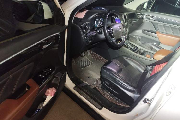 Used GAC Trumpchi GS7 2017 280T Two-Wheel Drive Luxury Model
