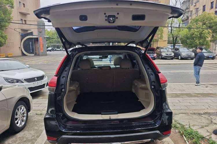 Used Nissan X-Trail 2017 2.5L CVT Luxury Edition 4WD Trunk