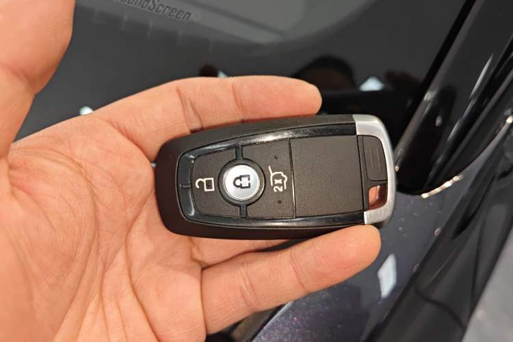 Used Ford Edge 2023 Ford Explorer L 2.0T EcoBoost Two-Wheel Drive 7-Seater Luxury Model