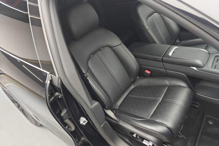 Used Zeekr 7X 2025 100 kWh Long-Range Rear-Wheel Drive with Intelligent Driving Features