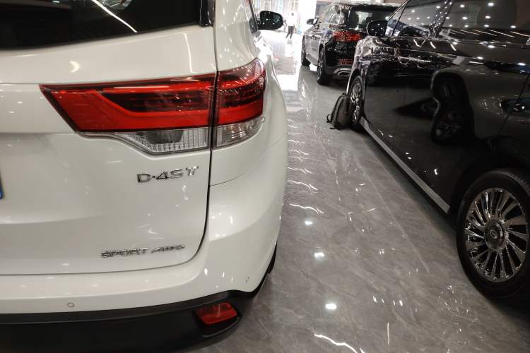 Used Toyota Highlander 2018 2.0T Four-Wheel Drive Prestige Version 7 Seats China V Emission Standard Right Rear Taillight