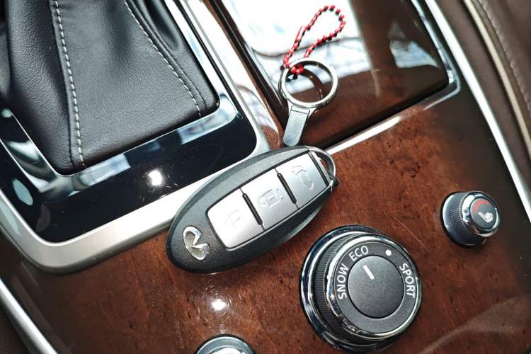 Used Infiniti QX60 2018 2.5 S/C Hybrid Two-Wheel-Drive Excellence Edition China VI Standard Vehicle Key