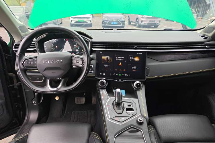 Used Lynk & Co 05 2022 2.0T Two-Wheel Drive Shine Halo Center Console