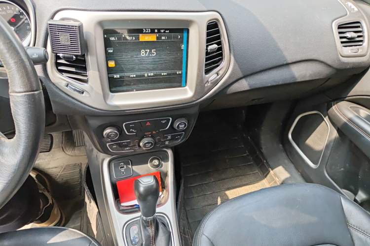 Used Jeep Compass 2017 200T Automatic Family Edition
