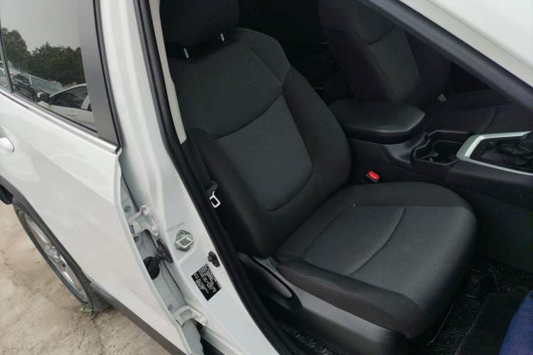 Used Toyota RAV4 2021 Revised Version Dual-Motor Hybrid 2.5L E-CVT Two-Wheel Drive Elite Edition