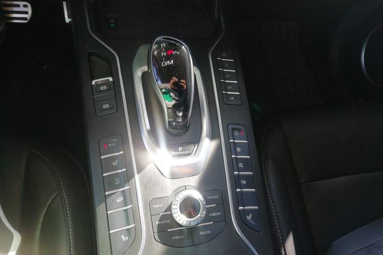 Used Wey VV6 2018 2.0T Four-Wheel Drive Flagship Version China V Standard
