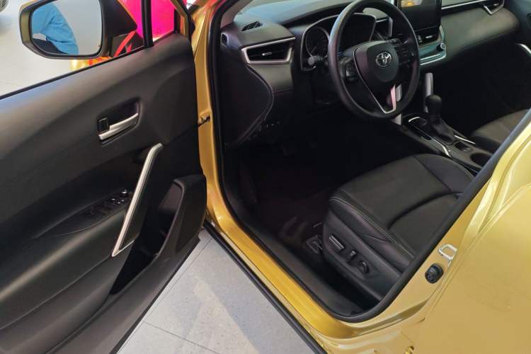 Used Toyota FRONTLANDER 2022 2.0L CVT Luxury PLUS Edition
