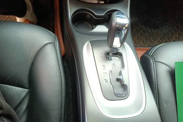 Used Dodge Journey 2013 2.4L Two-Wheel Drive Luxury Version Gear Lever