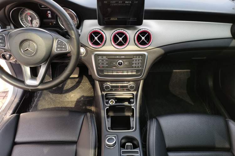 Used Mercedes-Benz GLA 2016 GLA 200 Sport Edition Audio And AC Panel