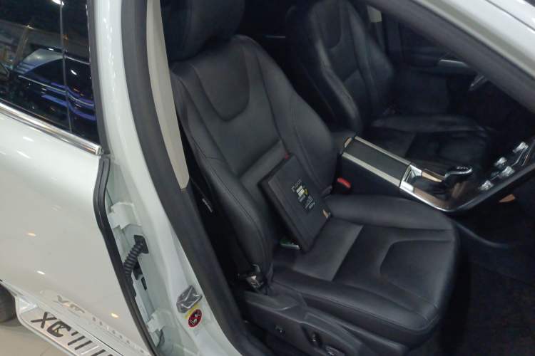 Used Volvo XC60 2016 T5 Smart Upgrade Model Right Front Seat