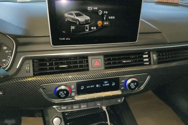 Used Audi A4L 2018 30th Anniversary Edition 40 TFSI Fashion Model
