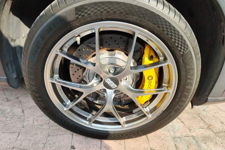 Used GAC Trumpchi GS4 PLUS 2021 270T Automatic Star Edition Right Front Wheel Hub