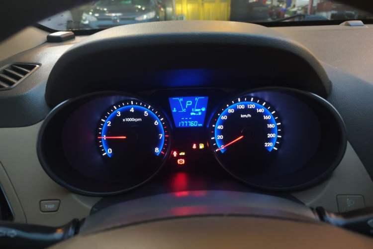 Used Hyundai ix35 2013 2.0L Automatic Two-Wheel Drive Smart GLS China IV Standard Odometer Close Up