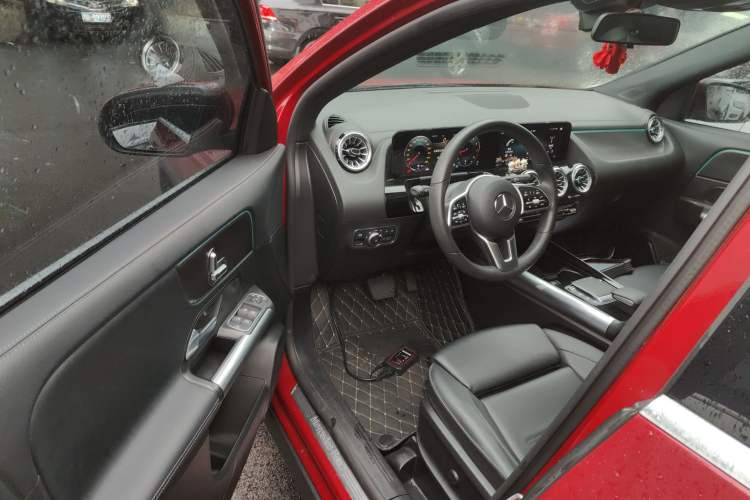 Used Mercedes-Benz GLA 2022 Facelifted GLA 200 Driver Seat