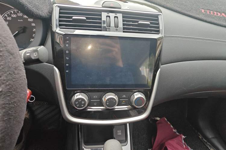 Used Nissan Tiida 2016 1.6L CVT Cool Dynamic Edition Audio And AC Panel