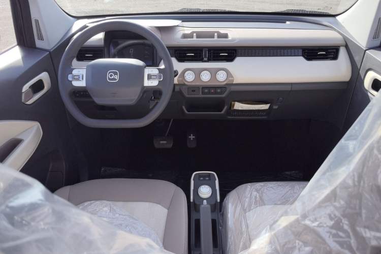 Used Chery QQ Ice Cream 2024 Edition Youth Version 205km Sundae Center Console