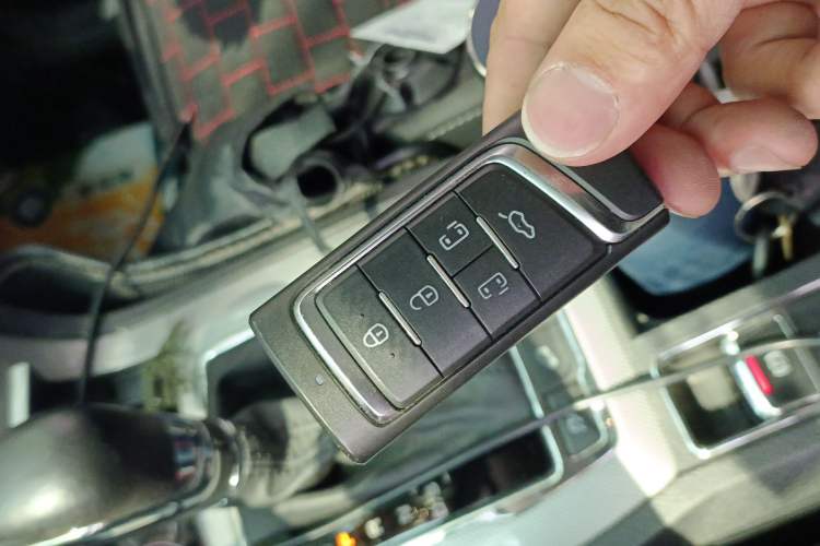 Used Roewe RX5 2018 20T Two-Wheel Drive Automatic Internet Smart Edition Vehicle Key