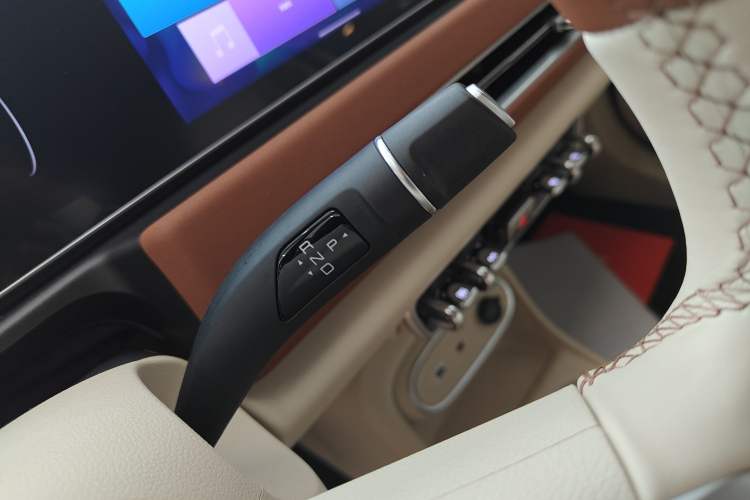 Used ORA Good Cat 2023 401 km Standard Range Luxury Version Lithium Iron Phosphate