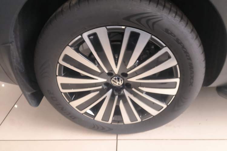 Used Volkswagen Tavendor 2024 330TSI Luxury Touring - All-Inclusive Edition Exterior 5