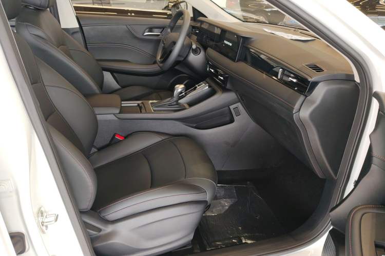 Used Roewe i5 2026 Model 1.5L CVT Luxury Version