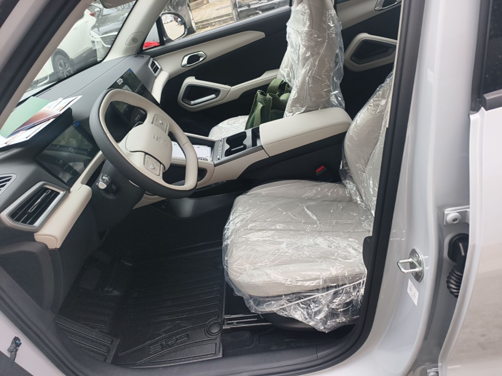 BYD Yuan UP 2027 Model Flying Edition 401KM Vitality Version — снимка 17