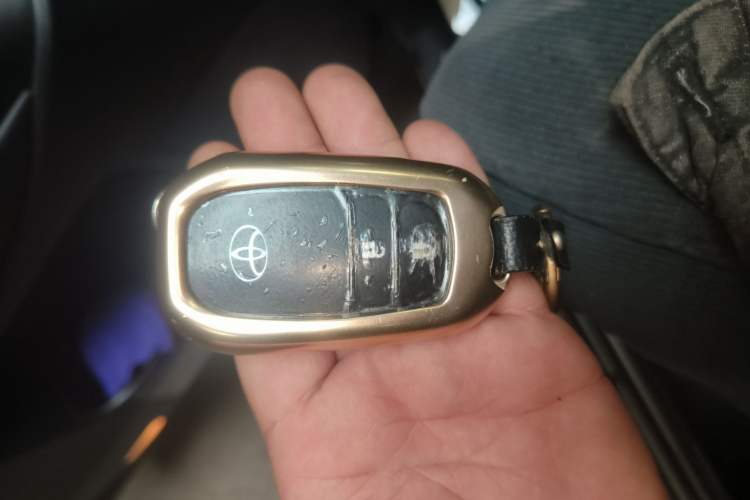 Used Toyota Highlander 2017 2.0T Four-Wheel Drive Luxury Edition 7 Seats Vehicle Key