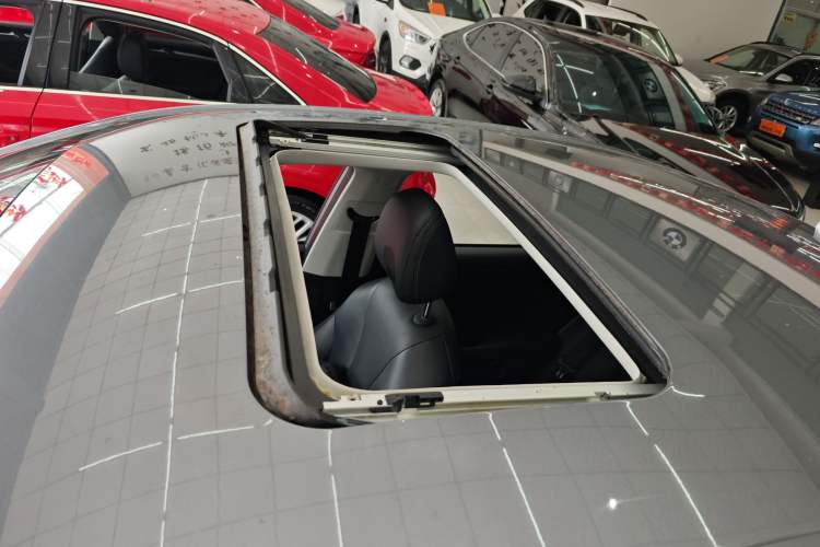 Used Roewe i5 2021 Revised Version 1.5L CVT Diamond Edition Roof