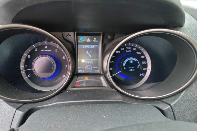 Used CHANGAN CS75 2014 2.0L Manual Luxury Version China IV Standard
