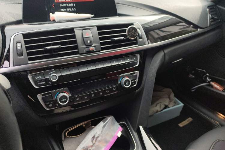 Used BMW 3 Series 2018 320Li Fashion Model Audio And AC Panel