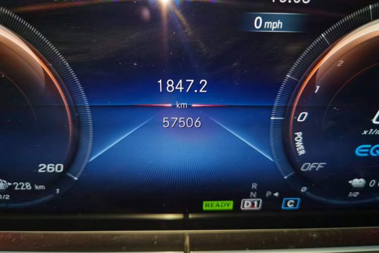 Used Mercedes-Benz E-Class New Energy 2022 Restyled E 350 e L Plug-in Hybrid Sedan Odometer Close Up