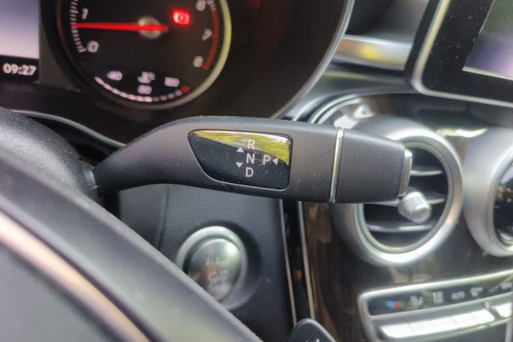 Used Mercedes-Benz GLC 2019 GLC 260 L 4MATIC Dynamic Model Gear Lever