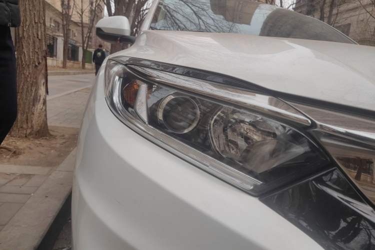 Used Honda Vezel 2019 1.5L CVT Pioneer Edition China V Right Front Headlight