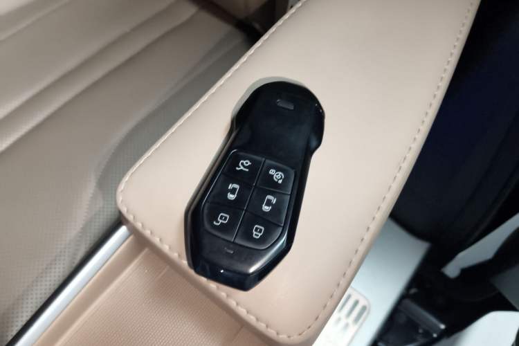 Used XPeng X9 2024 702 Ultra-Long Range Pro Vehicle Key