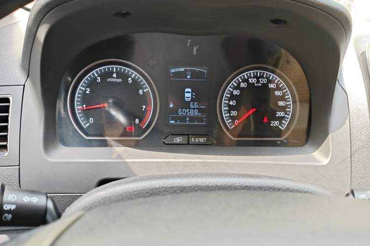 Used FORTHING Joyear X5 2013 1.6L Manual Luxury Model China IV Standard
