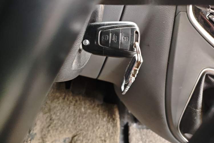 Used SAIC MAXUS Xintu V80 2021 2.0T Manual Classic Aoyuntong Long Wheelbase Mid-Roof 6/7/8/9-Seater