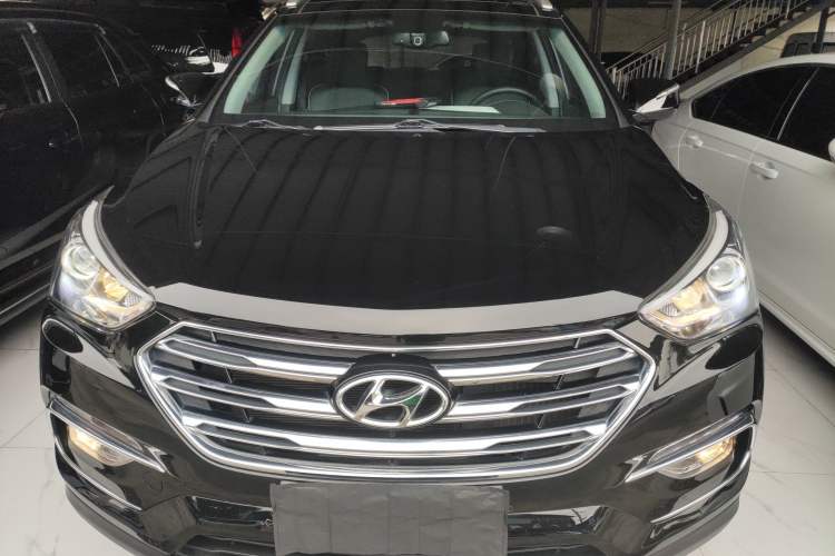 Used Hyundai Santa Fe 2017 2.0T Automatic All-Wheel Drive Smart 7-Seater