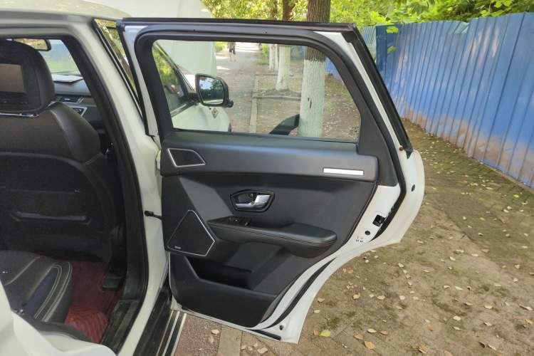 Used Land X7 2016 2.0T Panoramic Prestige Edition
