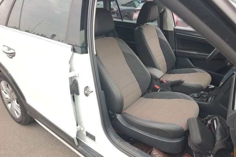 Used Volkswagen C-TREK 2017 230TSI DSG Comfort Version
